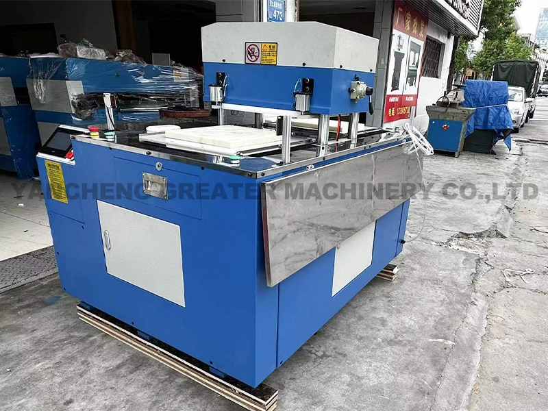 Mobile double-station cutting machine